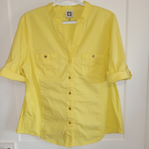 Anne Klein Tops - 5 for $10 Anne Klein Yellow 1/4 Rollup Sleeve Button Down VNeck Top size XL